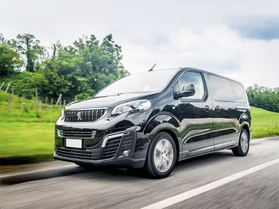 123oto THAY KÍNH XE Ô TÔ Peugeot Traveller tận nơi